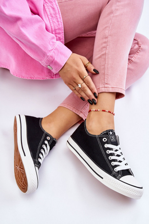 Sapatos de lazer modelo clássico na cor preta com sola branca Ecoma