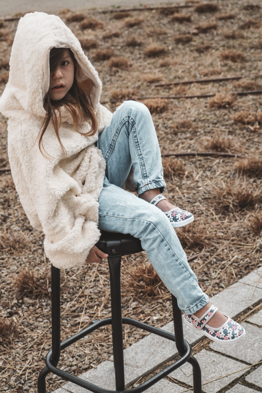 Sapatilhas infantis com motivos florais na cor azul acinzentado Noah