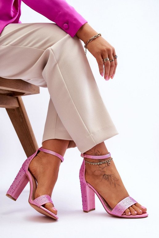 Sandálias elegantes de salto alto com ilhós brilhantes na cor rosa Idealista Sandálias elegantes de salto alto com ilhós brilhantes na cor rosa Idealista