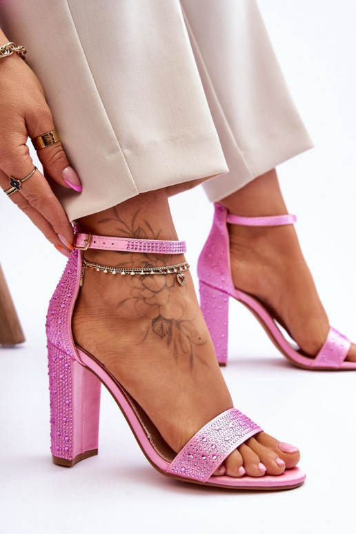 Sandálias elegantes de salto alto com ilhós brilhantes na cor rosa Idealista Sandálias elegantes de salto alto com ilhós brilhantes na cor rosa Idealista