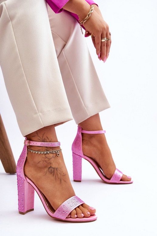 Sandálias elegantes de salto alto com ilhós brilhantes na cor rosa Idealista Sandálias elegantes de salto alto com ilhós brilhantes na cor rosa Idealista