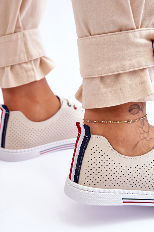 com elementos vazados sapatos casuais cor bege Ferone com elementos vazados sapatos casuais cor bege Ferone