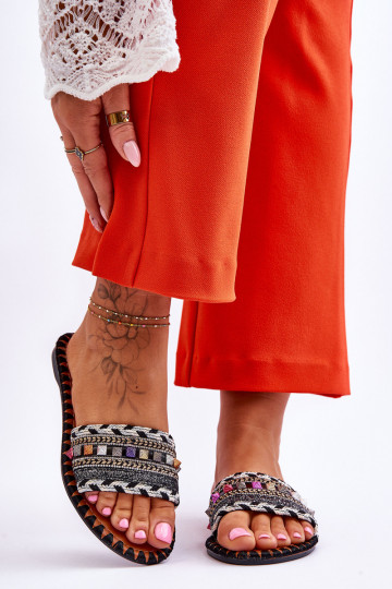 Chinelos decorados na cor preta Bellisa 2