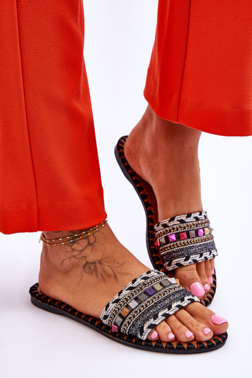 Chinelos decorados na cor preta Bellisa Chinelos decorados na cor preta Bellisa