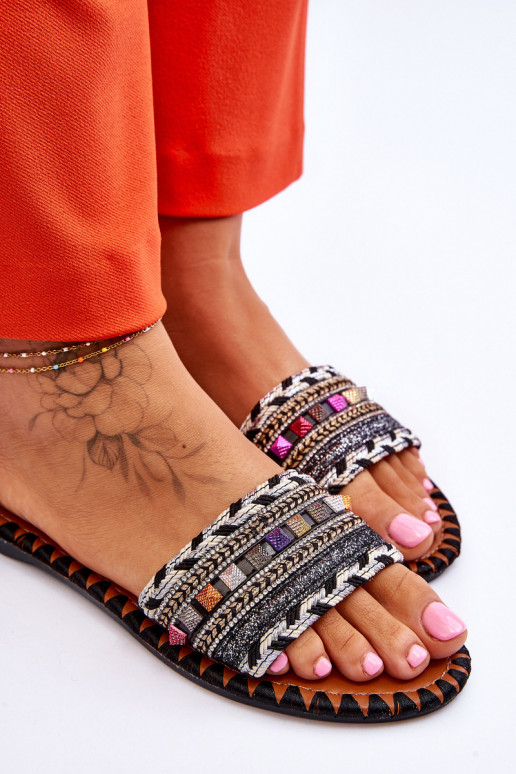 Chinelos decorados na cor preta Bellisa Chinelos decorados na cor preta Bellisa