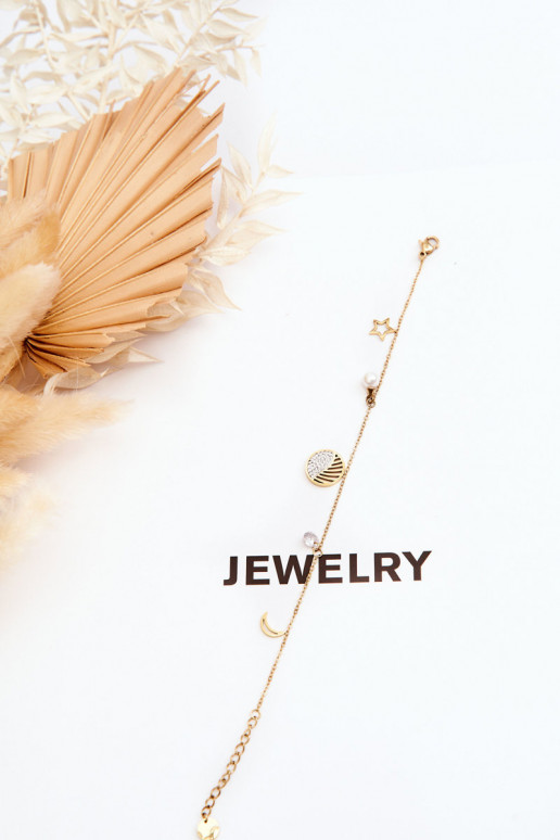 A pulseira é dourada A pulseira é dourada