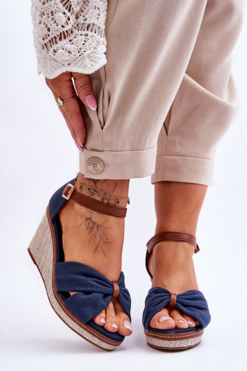 Sandálias femininas na cor azul escuro Daphne