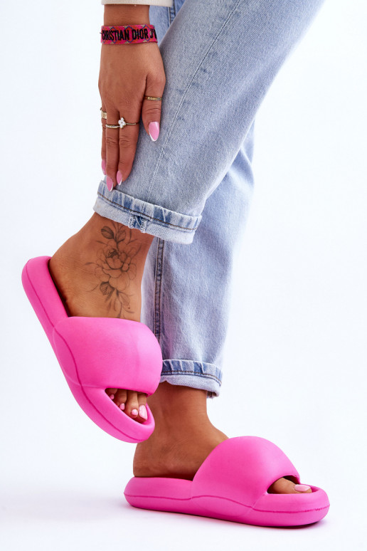 Chinelos leves com sola folheada a ouro em Milton rosa