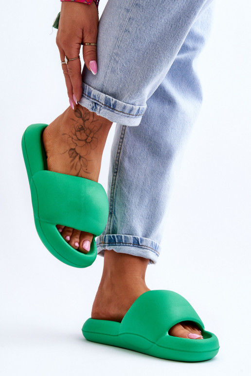 Chinelos leves com sola folheada a ouro na cor verde Milton