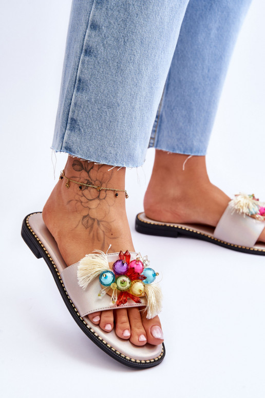 Chinelos com miçangas decorativas S.Barski KV-2775-47 Nude Chinelos com miçangas decorativas S.Barski KV-2775-47 Nude