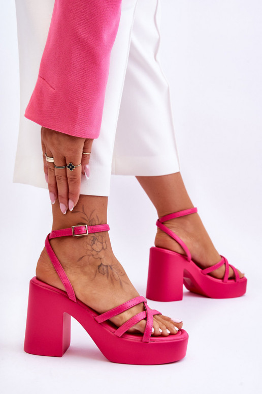 Sandálias elegantes de salto alto com tiras na cor rosa Shemira