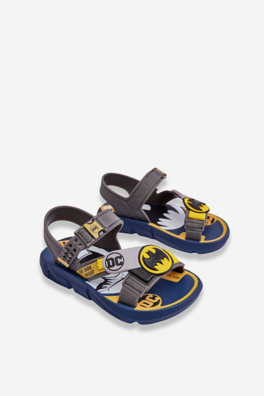 Sandálias infantis Batman Grendene Kids JJ385049 cor cinza