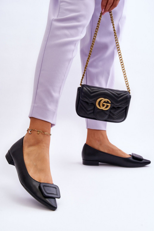 Modelo clássico Bailarinas com enfeites na cor preta Rivea Modelo clássico Bailarinas com enfeites na cor preta Rivea