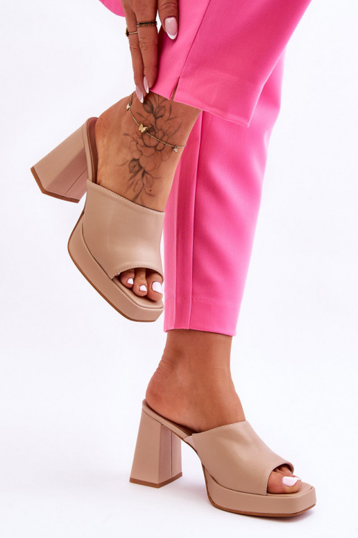 Chinelos de couro com salto bege Livesa Chinelos de couro com salto bege Livesa