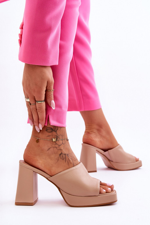 Chinelos de couro com salto bege Livesa Chinelos de couro com salto bege Livesa