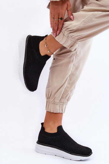 Calçado desportivo do modelo resistente na cor preta Ferive 2