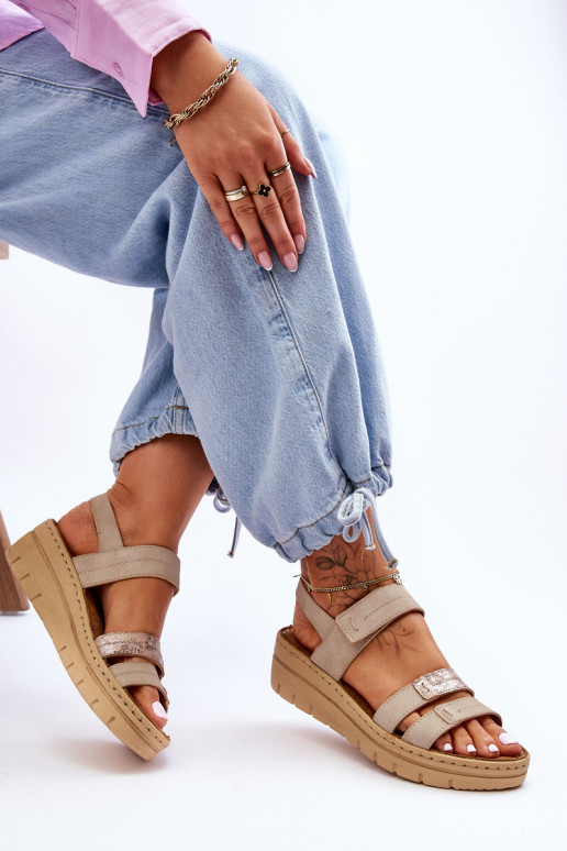 Sandálias com fecho adesivo bege Fresh Look Sandálias com fecho adesivo bege Fresh Look