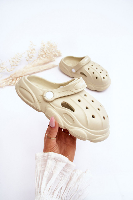 Chinelos infantis tipo Crocs bege Nublado