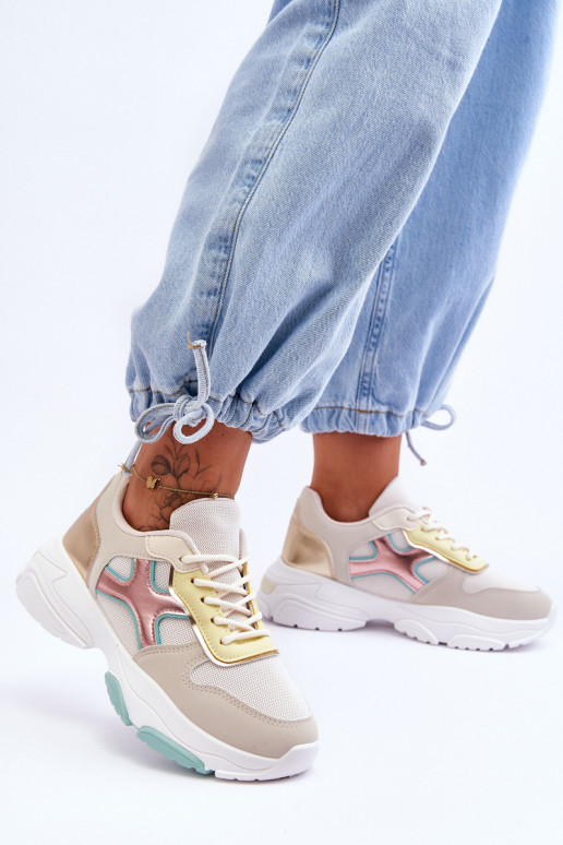 Modelo de tênis com cadarço em diversas cores da Cortes