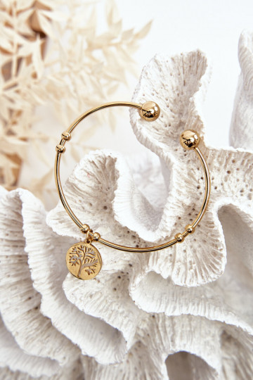 A pulseira é dourada 2