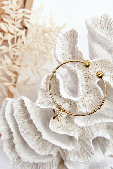 A pulseira é dourada 2