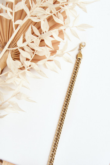 A pulseira é dourada 2