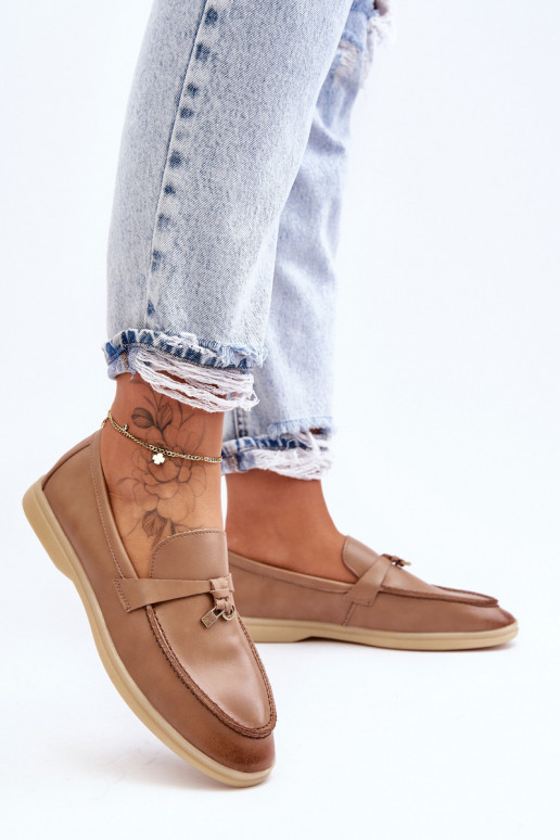 Mocassins femininos modelo clássico na cor marrom Cortez