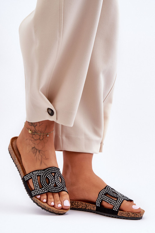 Chinelos femininos decorados com tachas cor preta Evelins Chinelos femininos decorados com tachas cor preta Evelins