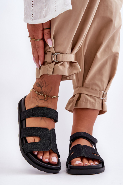 Chinelos com fechos adesivos em preto Jose