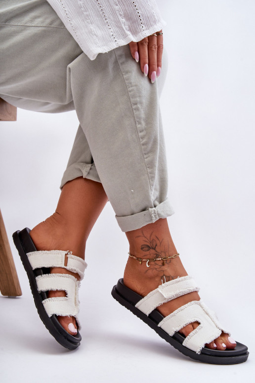 Chinelos com fechos adesivos na cor branca Lamirose