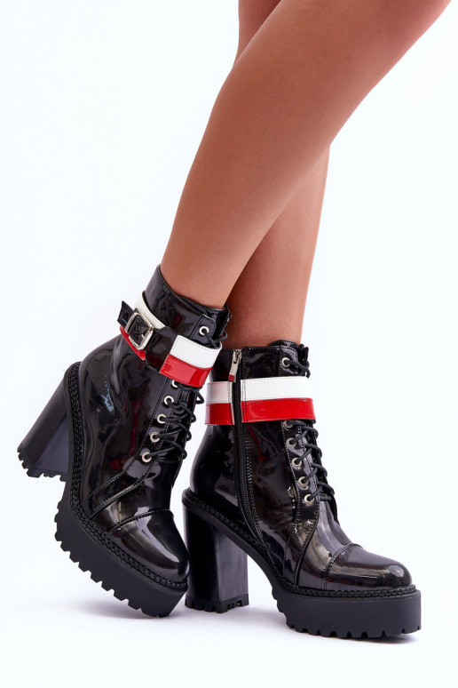 Botas com salto na cor preta Adrijana