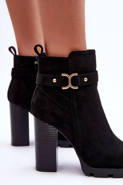 Sapatos de camurça na cor preta Liani