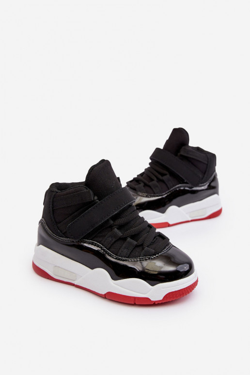 Tênis infantil com atacadores Darina preto e vermelho