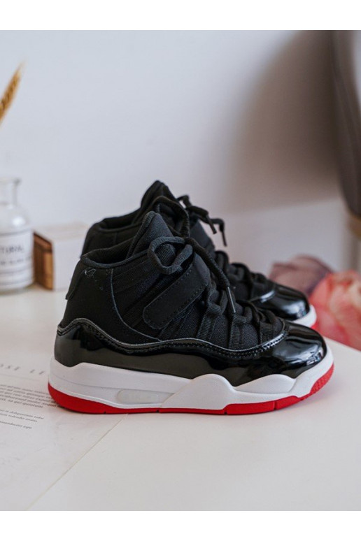 Tênis infantil com atacadores Darina preto e vermelho