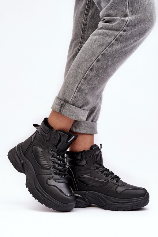 calçado desportivo aquecido com atacadores na cor preta Dejana