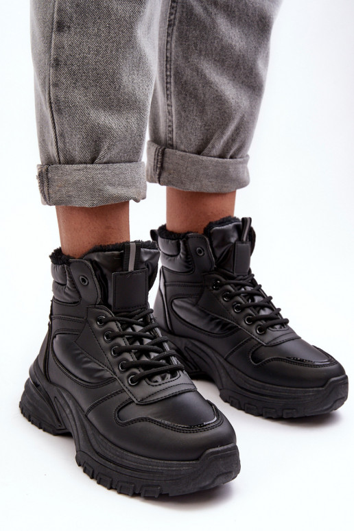 calçado desportivo aquecido com atacadores na cor preta Dejana