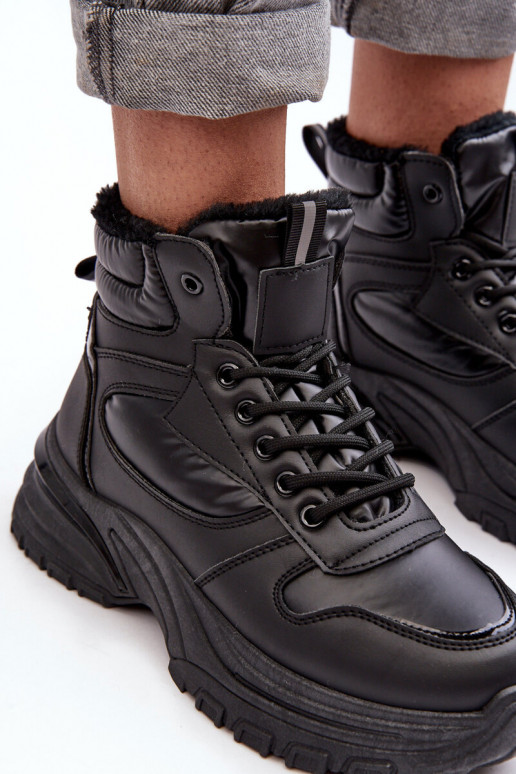 calçado desportivo aquecido com atacadores na cor preta Dejana