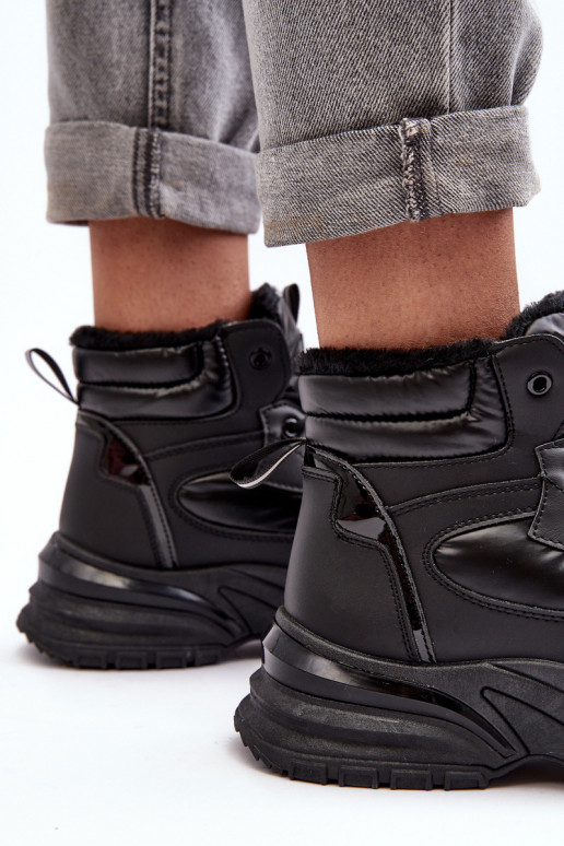 calçado desportivo aquecido com atacadores na cor preta Dejana