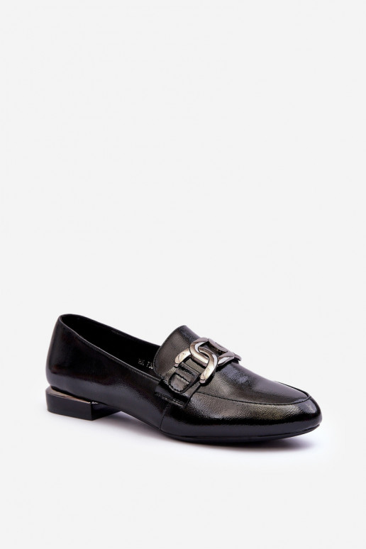 mocassins femininos com efeito laca com enfeites em preto Camilena