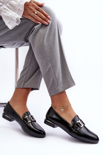 mocassins femininos com efeito laca com enfeites em preto Camilena 2