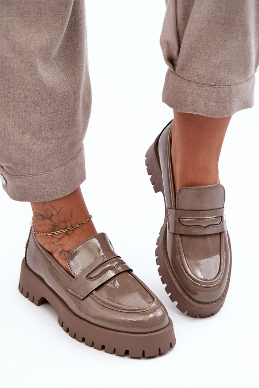 sapatos de couro envernizado Mocassins com salto largo bege Jannah sapatos de couro envernizado Mocassins com salto largo bege Jannah