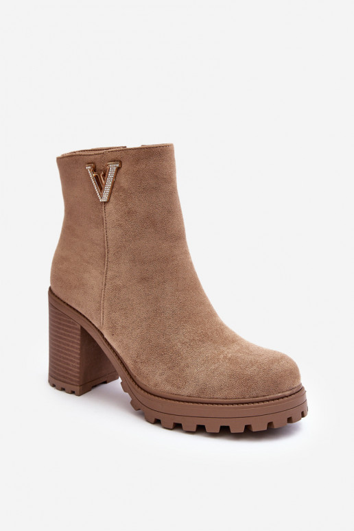 Botins de camurça com enfeites bege Strong