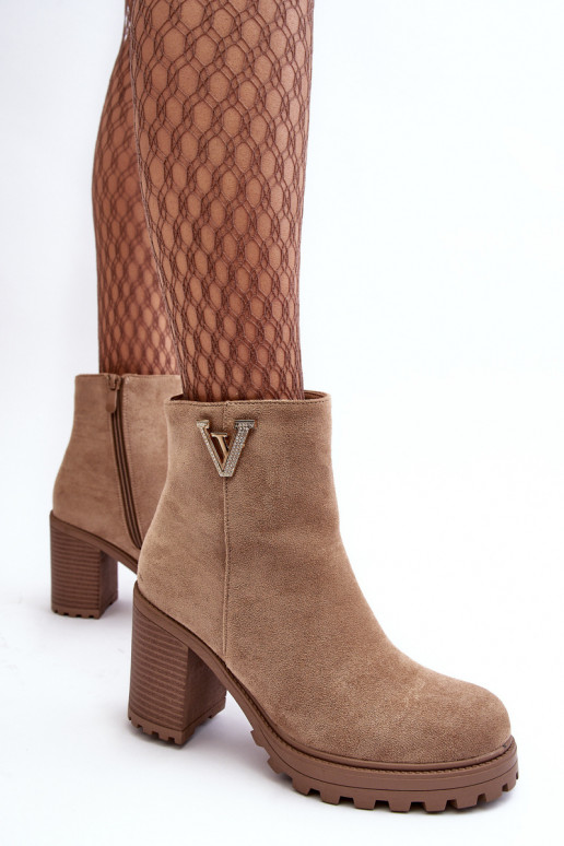 Botins de camurça com enfeites bege Strong Botins de camurça com enfeites bege Strong