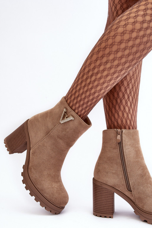 Botins de camurça com enfeites bege Strong