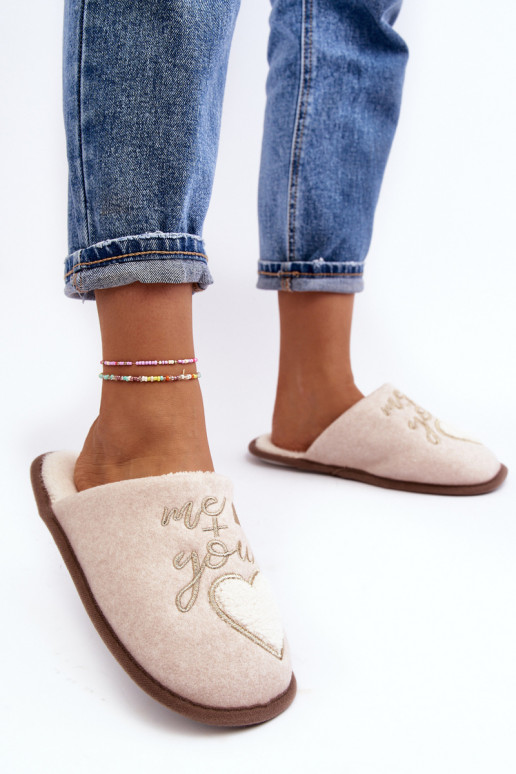 Modelo clássico Chinelos Cor bege quente Mabira do modelo resistente Modelo clássico Chinelos Cor bege quente Mabira do modelo resistente