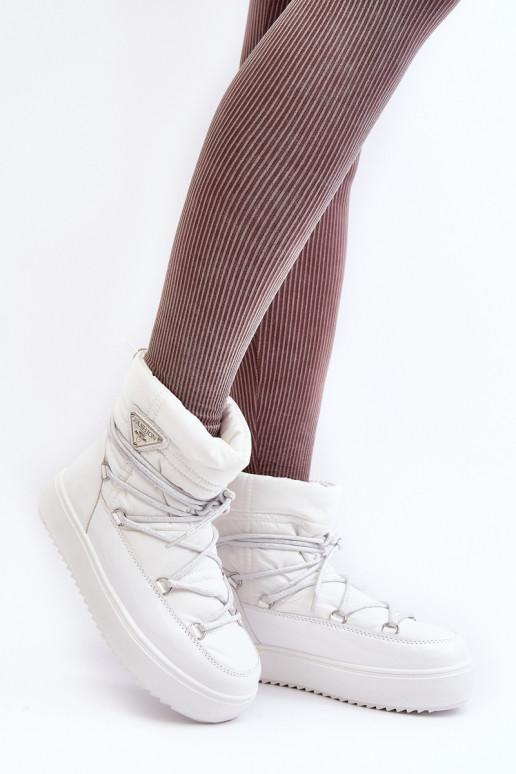 botas de neve com plataforma e detalhes estilosos na cor branca Fleure botas de neve com plataforma e detalhes estilosos na cor branca Fleure