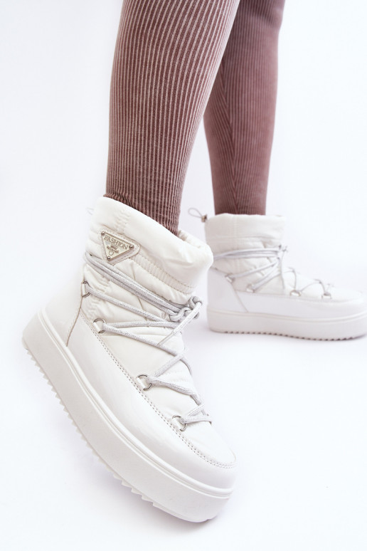 botas de neve com plataforma e detalhes estilosos na cor branca Fleure botas de neve com plataforma e detalhes estilosos na cor branca Fleure