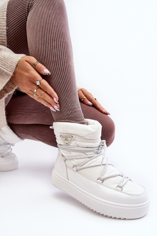 botas de neve com plataforma e detalhes estilosos na cor branca Fleure botas de neve com plataforma e detalhes estilosos na cor branca Fleure