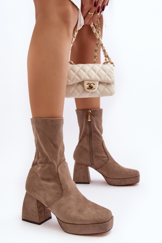 Botas femininas Adelles bege com salto largo e plataforma Botas femininas Adelles bege com salto largo e plataforma