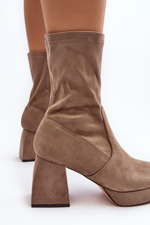 Botas femininas Adelles bege com salto largo e plataforma Botas femininas Adelles bege com salto largo e plataforma